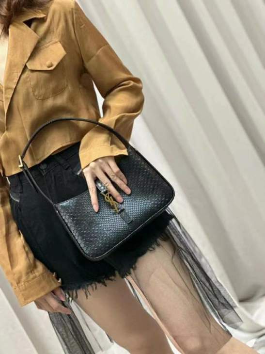 Picture of Saint Laurent Handbags _SKUfw167254891fw